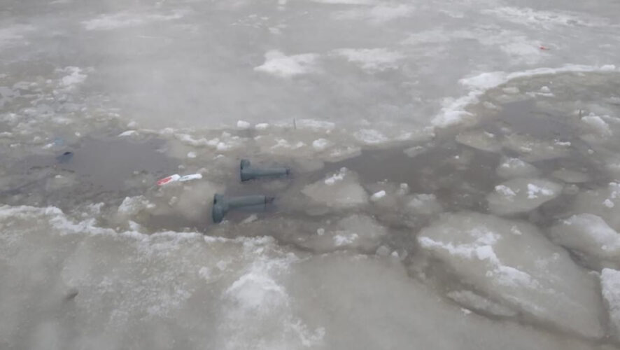 В воде лежали сапоги пропавшего.