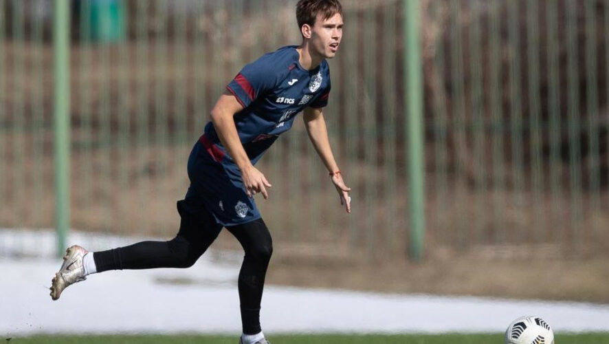 18-летний защитник пополнил ряды казанской команды.