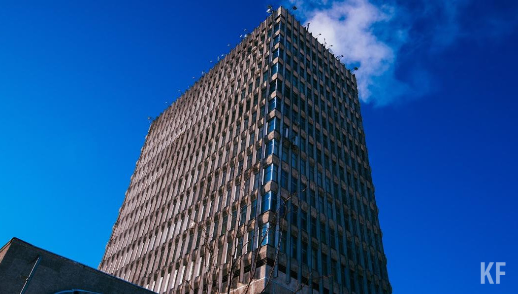 Такие же меры коснулись сотрудников старше 65 лет