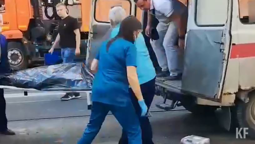 В больницу увезли двух медиков.