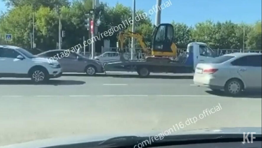 На Мамадышском тракте в результате ДТП столкнулись сразу 6 автомобилей.