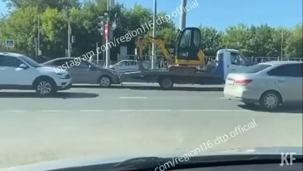 На Мамадышском тракте в результате ДТП столкнулись сразу 6 автомобилей.