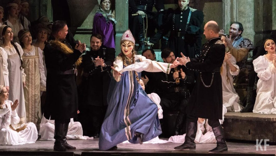 Зрители увидят девять спектаклей и два гала-концерта с участием звезд оперной сцены.