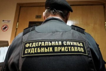 Мужчина задолжал бывшей супруге алименты на сумму 200 тысяч рублей.