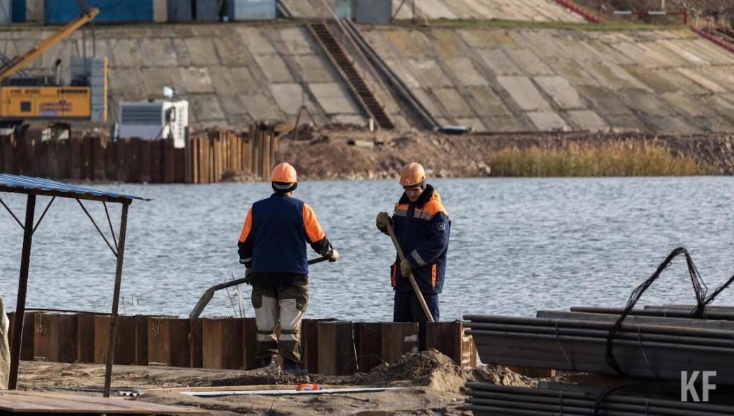 Строительство идет без отставаний и строго по графику.