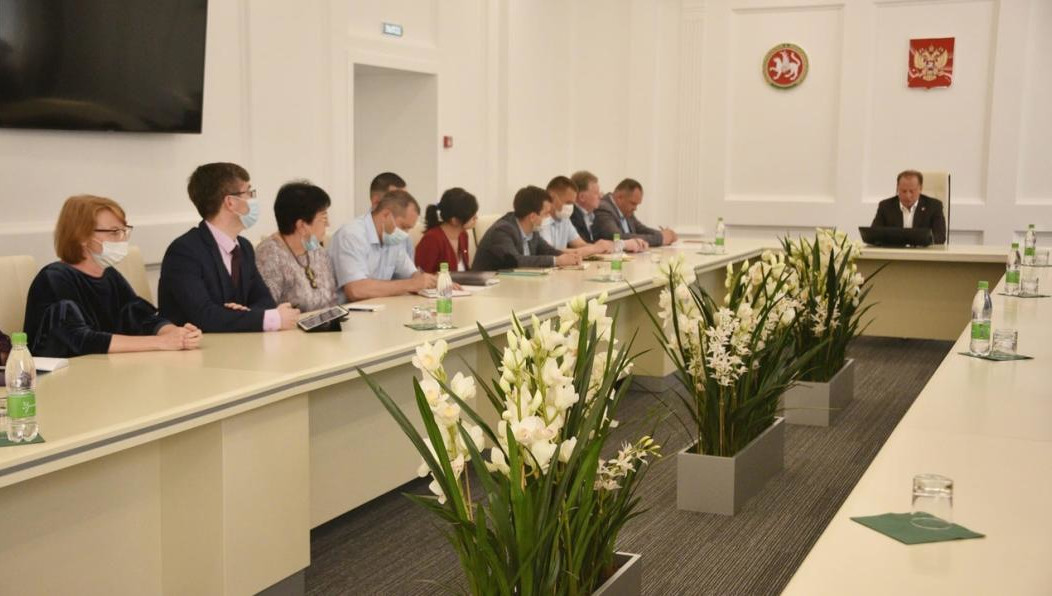 Мэр города провёл совещание с руководителями образовательных учреждений.