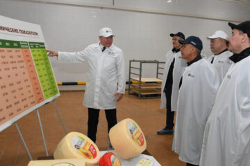 Глава республики также посетил сельскохозяйственные производства.