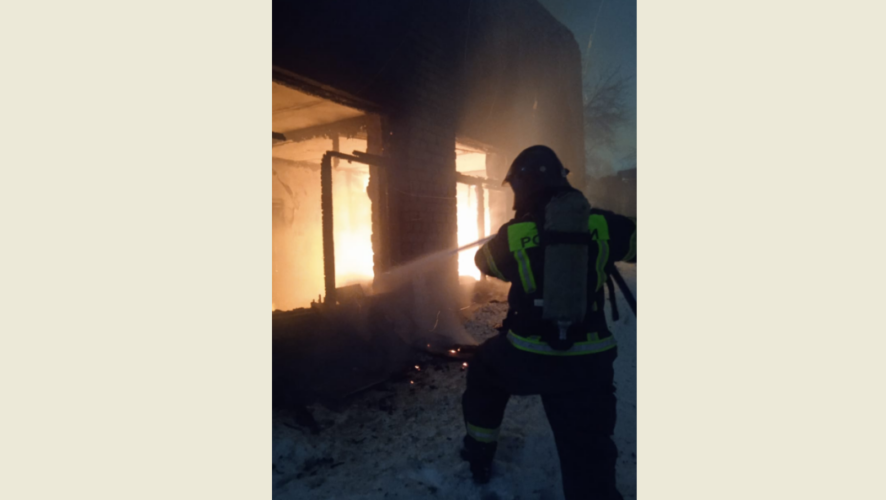 Предварительная причина - неосторожное обращение с огнем неизвестных.