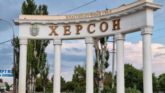 В подъезде женщины сработало самодельное взрывное устройство.