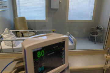 Сейчас в больницах наблюдается до 200 тысяч пациентов с COVID-19.