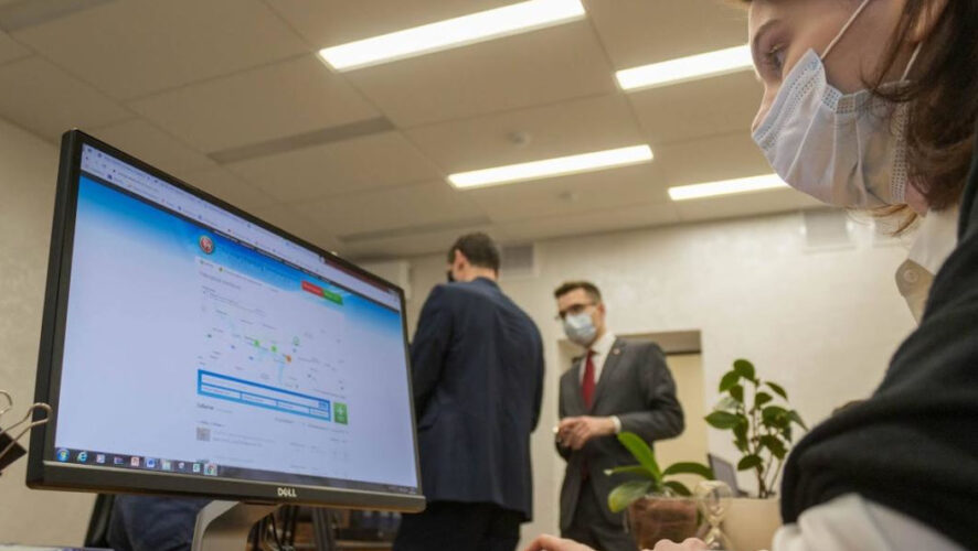 Жителей республики раздражает большое количество бездомных собак. Также одна из популярных тем - дорожный и мусорный вопрос.