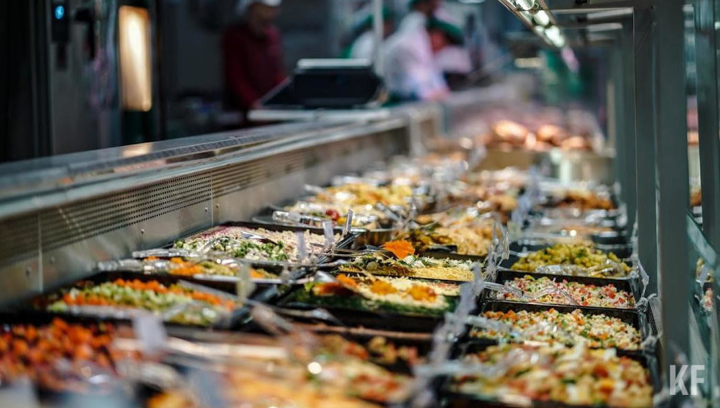 Салат можно приготовить в виде ролла.