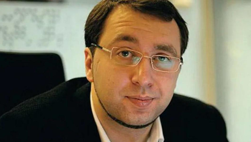 Мужчина вместе с друзьями и женой собирались пересечь реку на двух вездеходах.