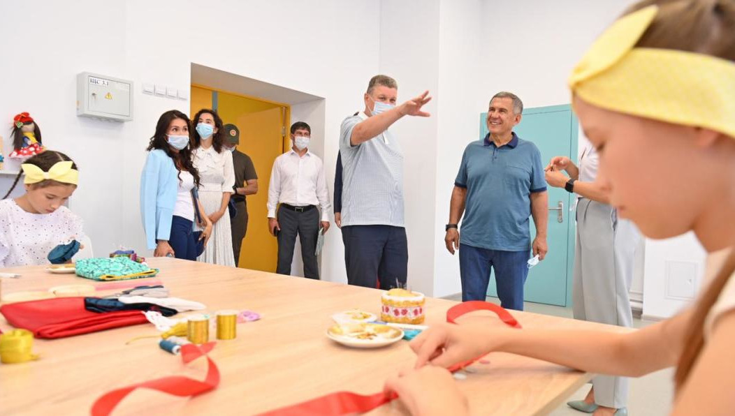 Для детей в центре предусмотрены судомодельная мастерская с бассейном