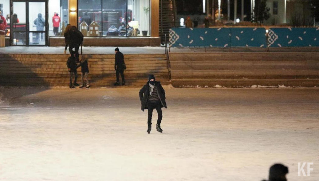 Причиной послужил ремонт ледового покрытия.