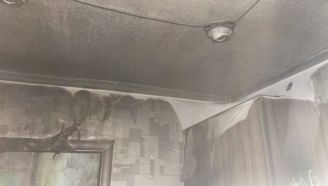 Спасателей вызвали обеспокоенные соседи.