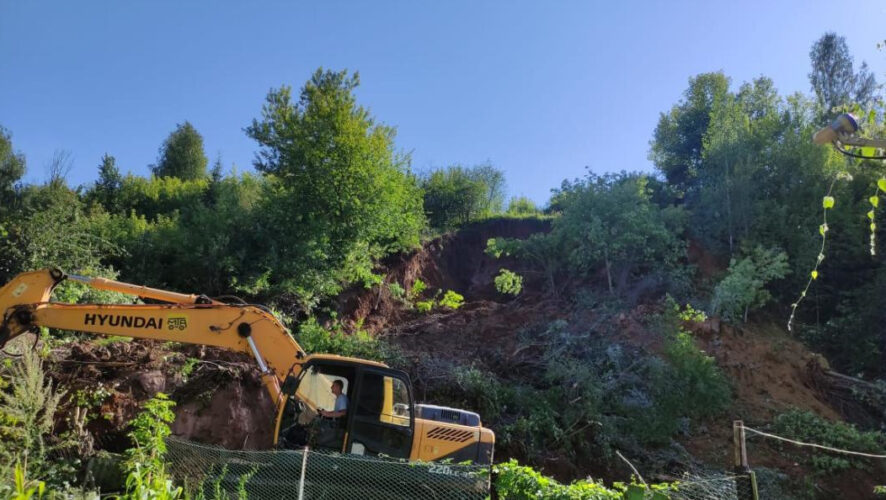 Причина обвала &ndash; прорыв водопроводной трубы.