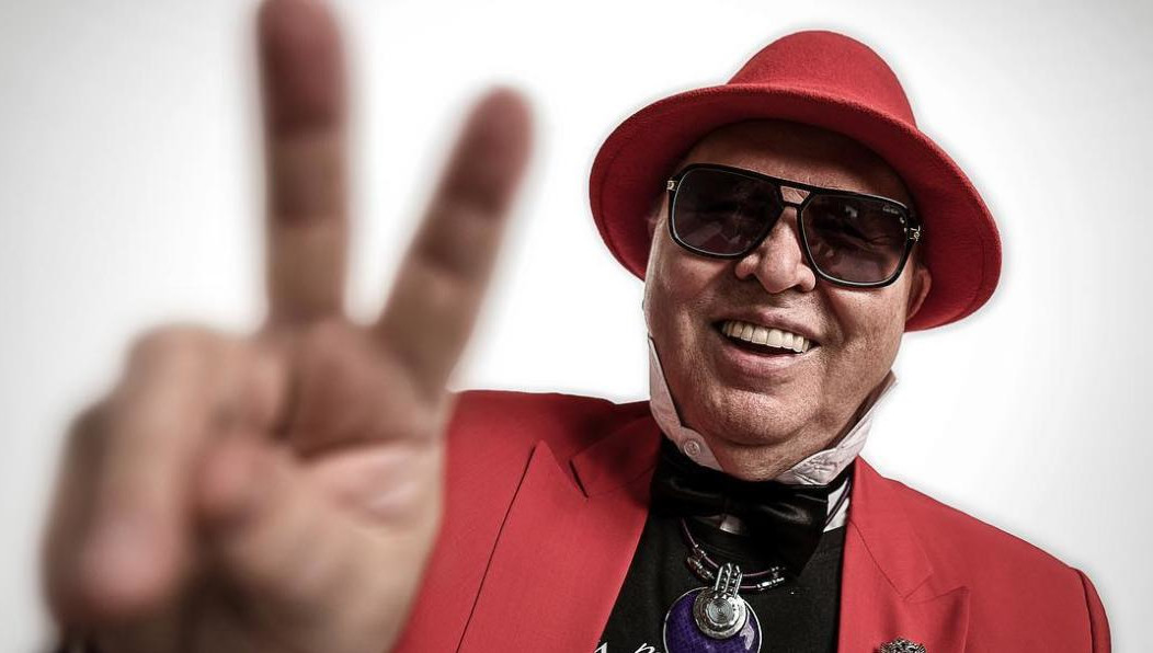 Поклонники кутюрье злы на тех