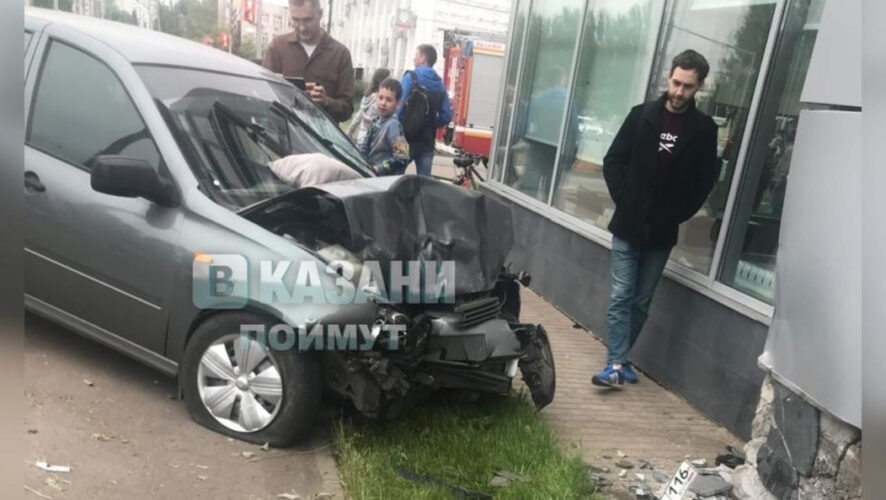 Другая пострадавшая &ndash; 18-летняя девушка находится в состоянии средней степени тяжести.