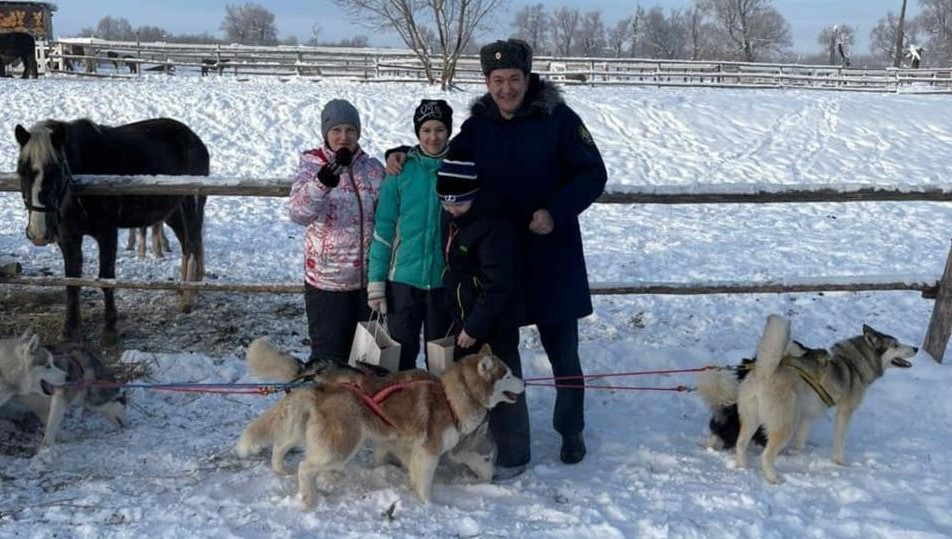 Павел Олейник поучаствовал в акции «Елка желаний».