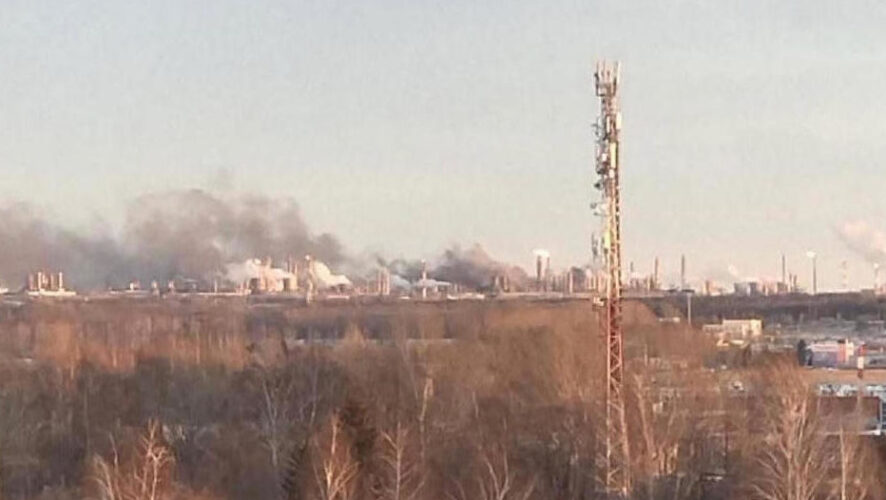 Специалисты ежедневно контролируют состояние окружающей среды.