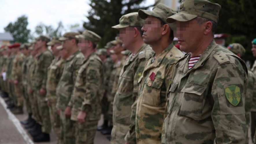 По Казани ехала&nbsp;украшенная флагами колонна.