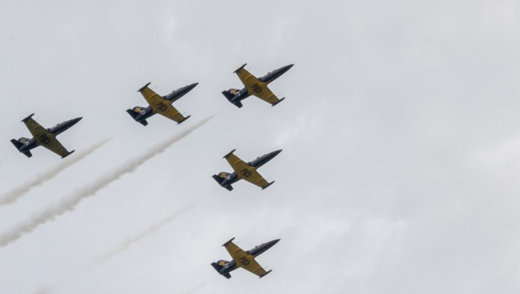 Самолет имеет сверхзвуковую крейсерскую скорость полета