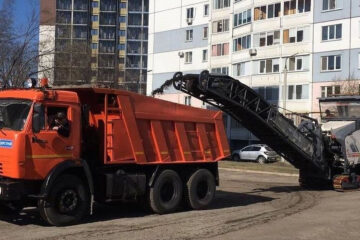 С раннего утра работы ведутся на проспекте Мира