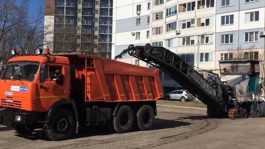 С раннего утра работы ведутся на проспекте Мира