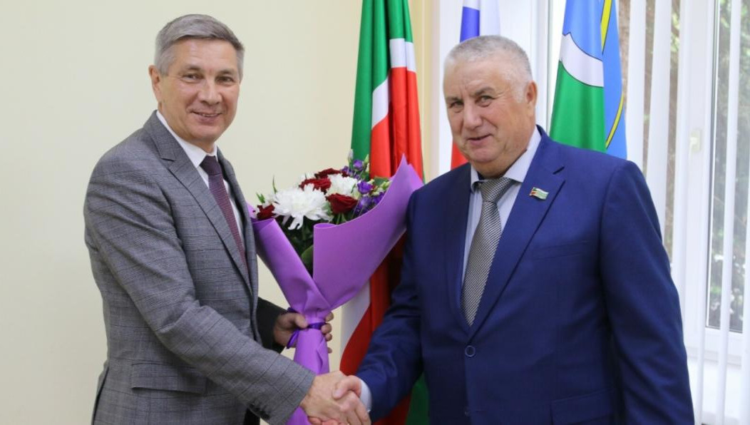 Голосование было открытым.