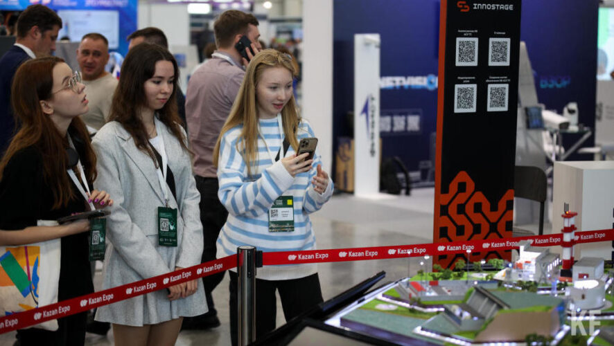 Также на кадрах показаны кибербитвы и&nbsp;&laquo;Москвич&raquo; для ДПС.