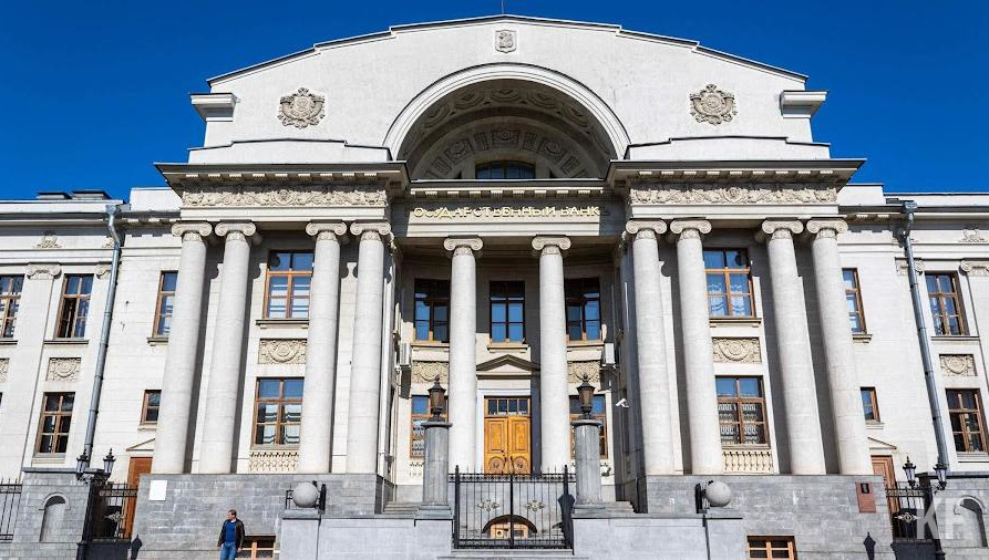 Фотополотна демонстрируют изображения памятных монет