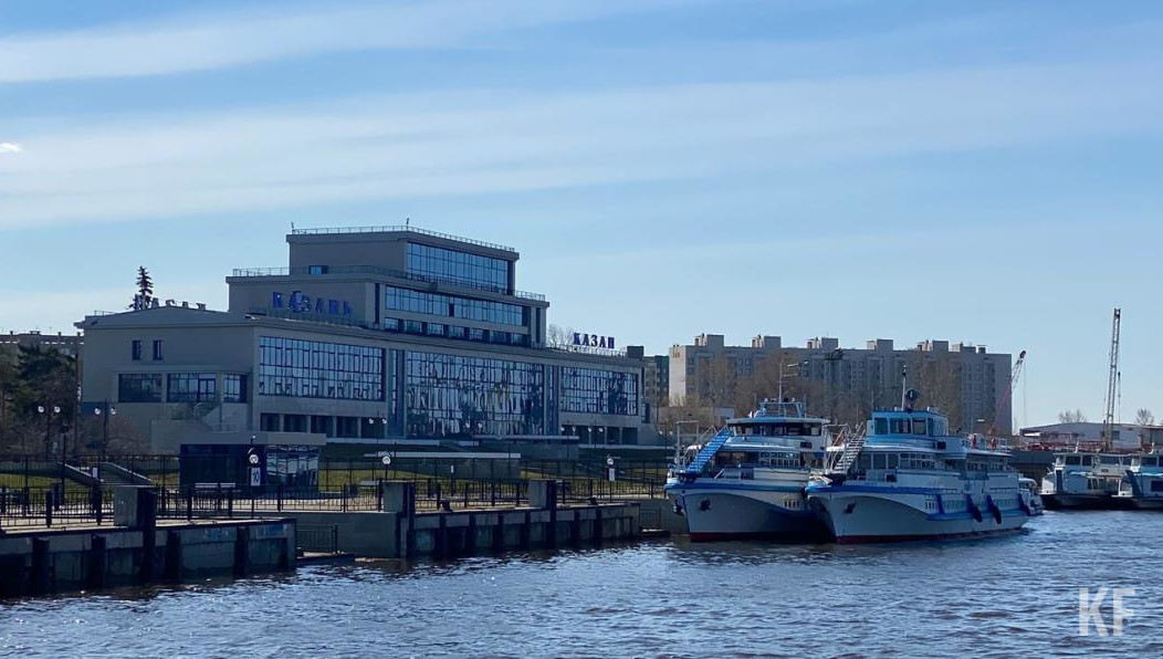 Первый теплоход отбыл в 7 утра в Верхний Услон.