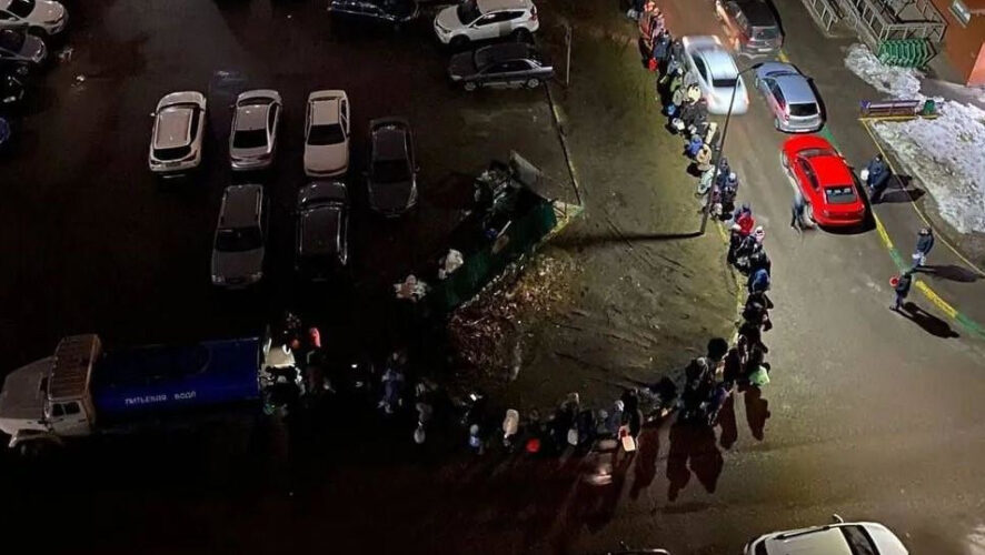 Она пропала в 135 многоквартирных и 4 890 частных жилых домах.