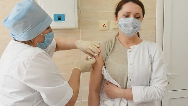 Вакцину от COVID-19 можно сделать в ТЦ и общественных центрах.