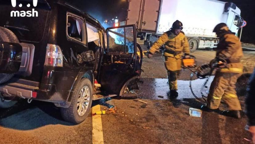 В его машину на полной скорости врезался грузовик.