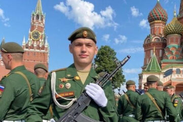 Савелий Гордеев является одним из лучших курсантов Санкт-Петербургской военной академии связи.