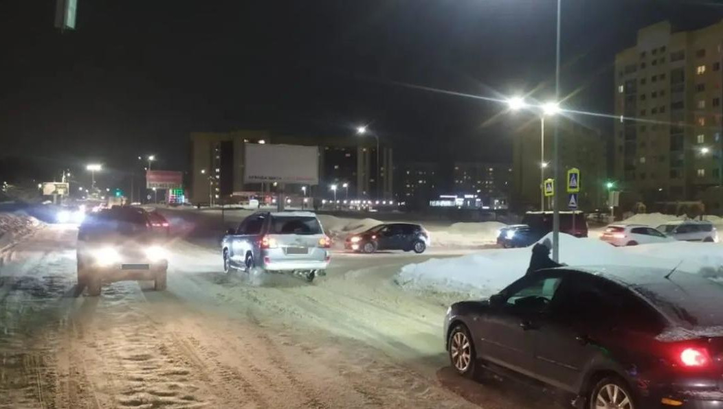 Момент наезда попал на видео.