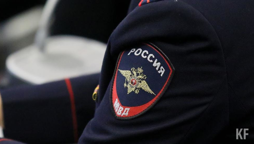 Деньги он получил через посредника – своего товарища