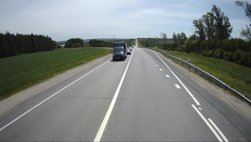 Будут построены три отнесенных левоповоротных съезда с переходно-скоростными полосами.