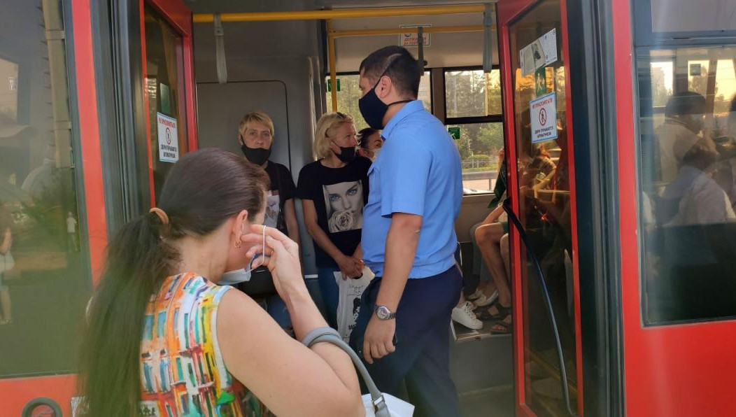 Рейды проводились на остановках города.