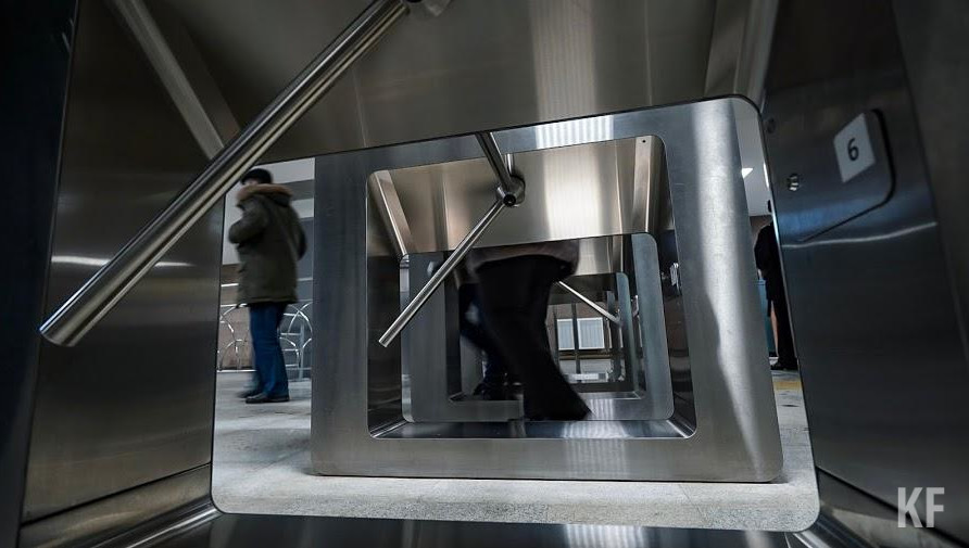 Богатейший человек страны смерть нашел под колесами поезда.