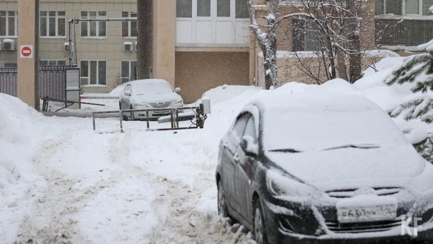 Пешеходам нужно переходить дорогу только по пешеходному переходу и на разрешающий сигнал светофора.