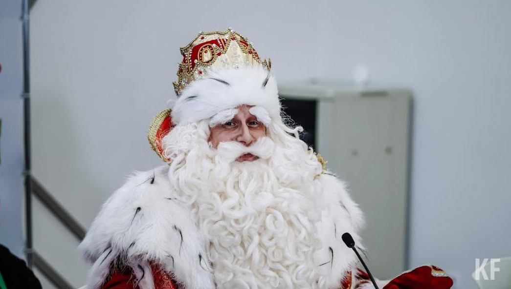 Дети рассказывают зимнему волшебнику стихотворения