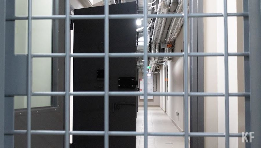 Адвокаты просили конкретизировать запрет на использование средств связи и интернета.