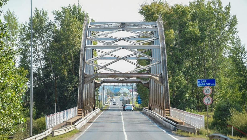 Работы на этом участке велись круглосуточно.