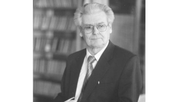 Он занимал этот пост с 1979 по 1990 год.