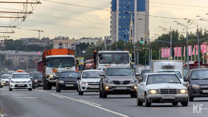 Еще трое сели за руль без прав.