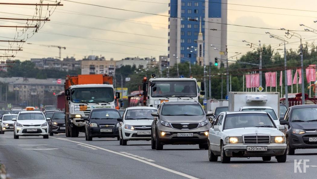 Еще трое сели за руль без прав.