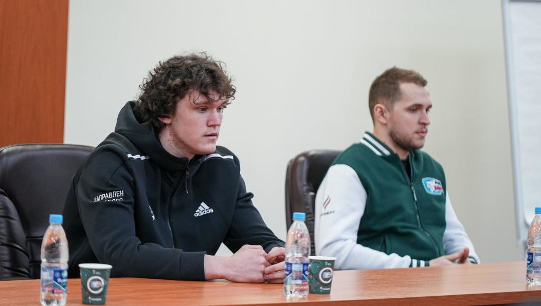 Игроки пообщались с юными хоккеистами на базе клуба.